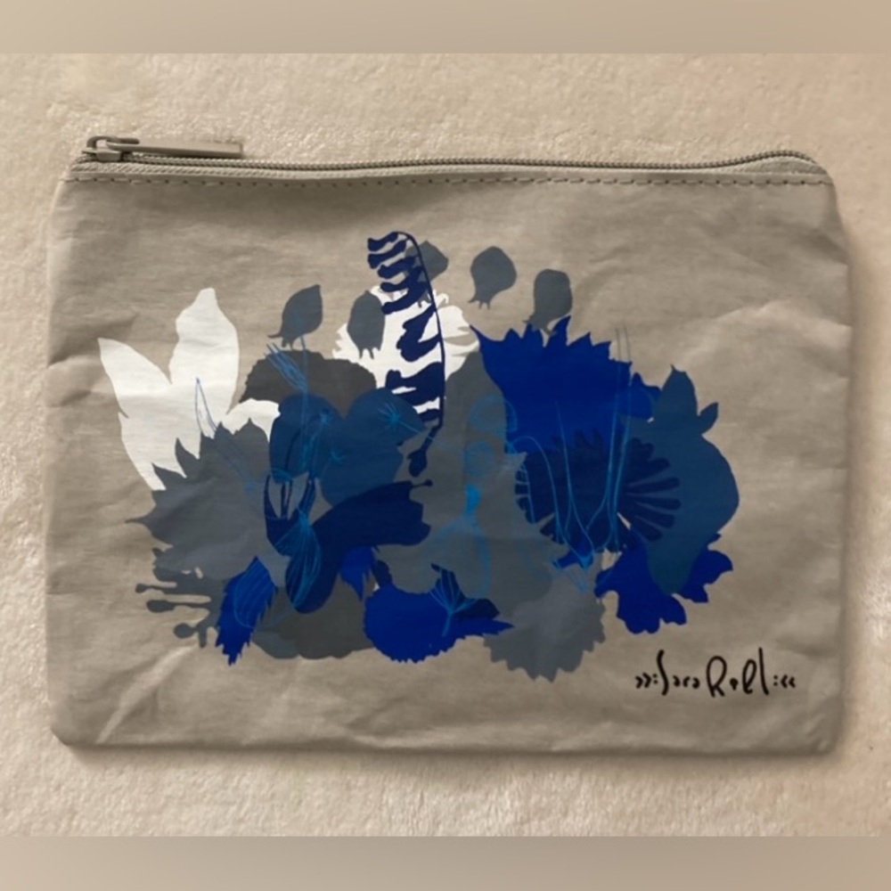 UNIQUE Makeup bag, pretty and artsy by Sara Riel for Icelandic Air